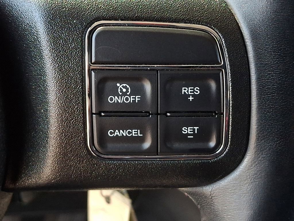 Used 2018 Jeep Wrangler Unlimited Sahara w/ Connectivity Group image 19