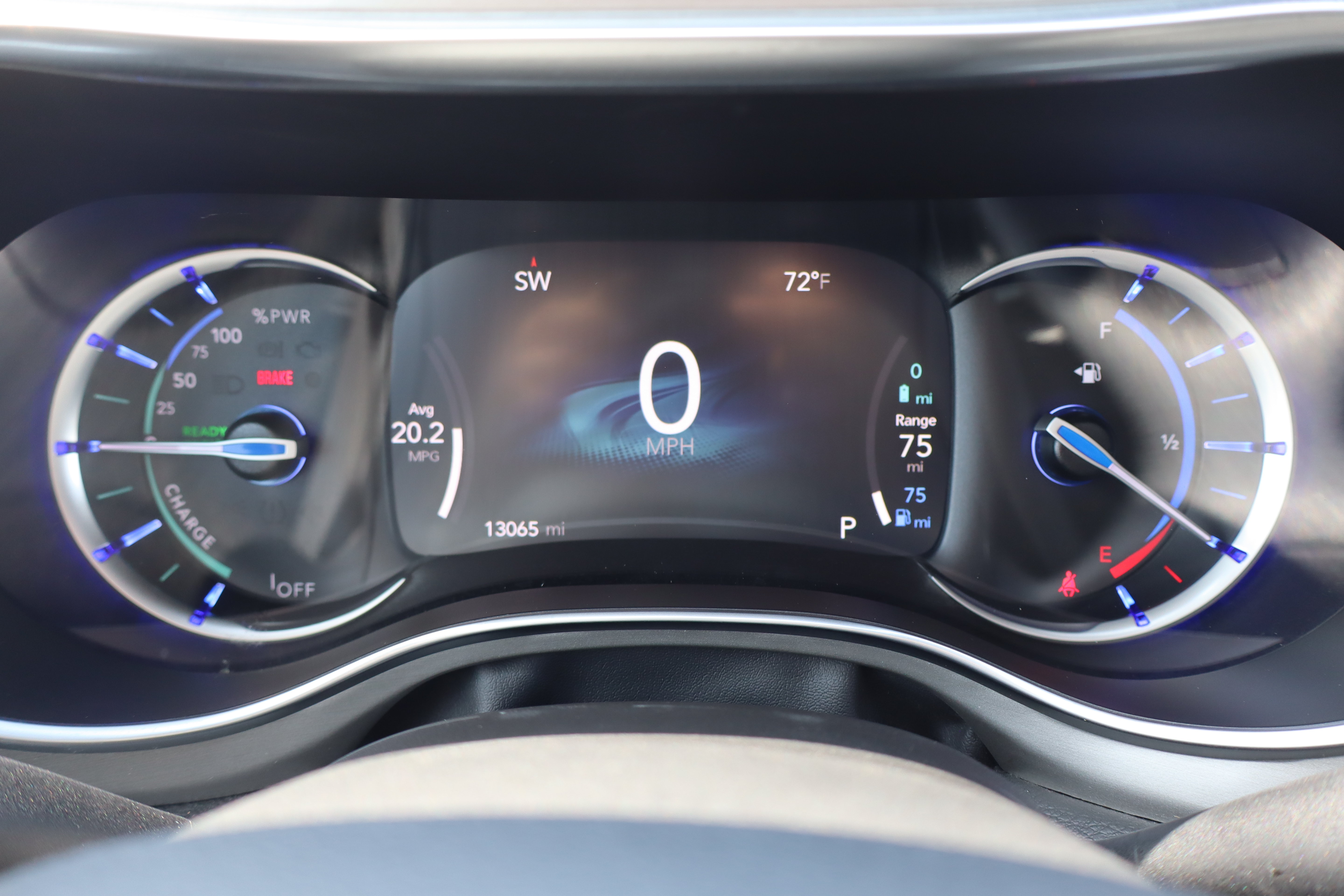 Used 2024 Chrysler Pacifica Premium FWD image 34