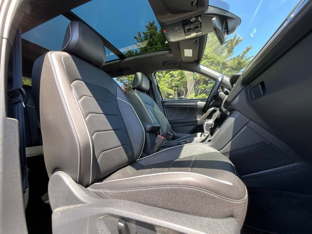 Used 2022 Volkswagen Tiguan SEL R-Line AWD/4WD image 12