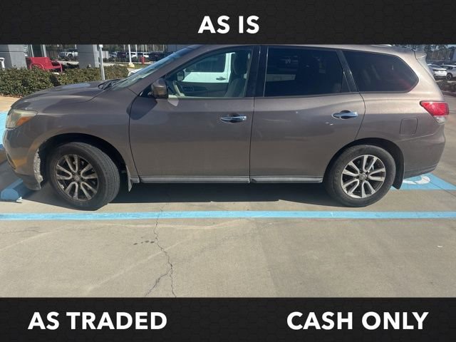 Used 2014 Nissan Pathfinder SV image 2