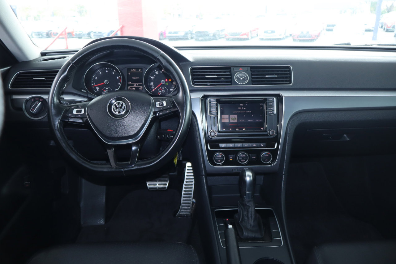 Used 2017 Volkswagen Passat 1.8T R-Line image 16