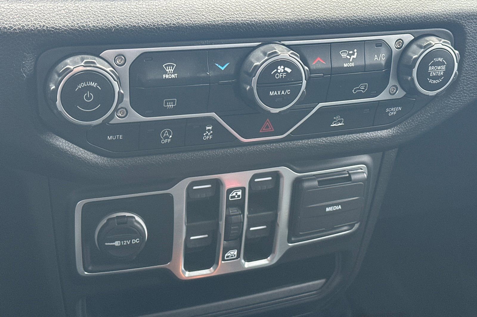 Used 2025 Jeep Gladiator Sport AWD/4WD image 18