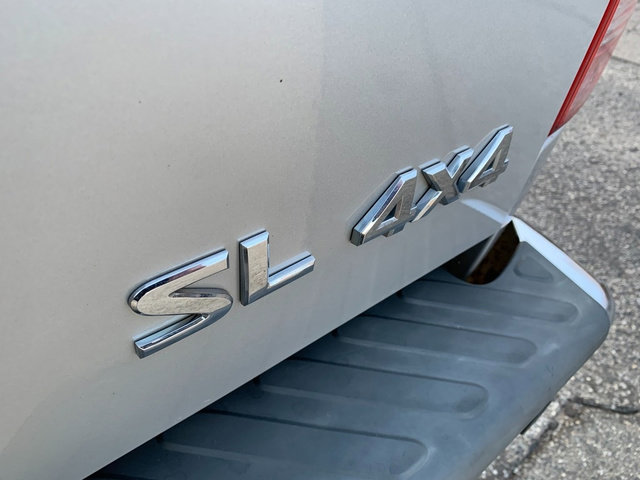 Used 2013 Nissan Frontier SL w/ Moonroof Pkg image 17