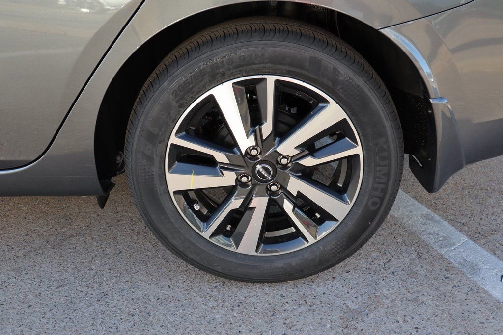 New 2025 Nissan Versa SV w/ Trunk Package image 9