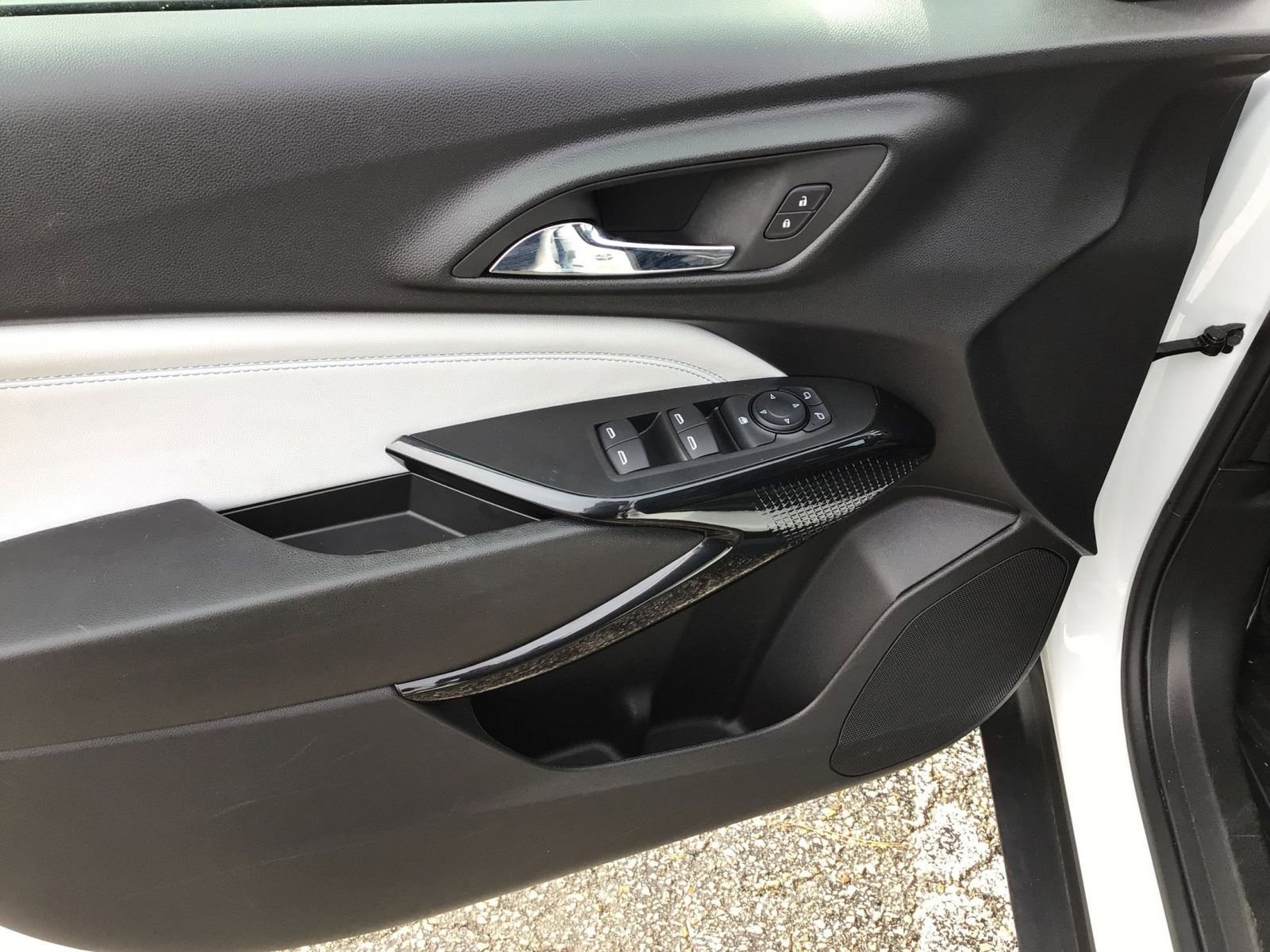 Used 2025 Chevrolet Trax LT w/ LT Convenience Package image 37