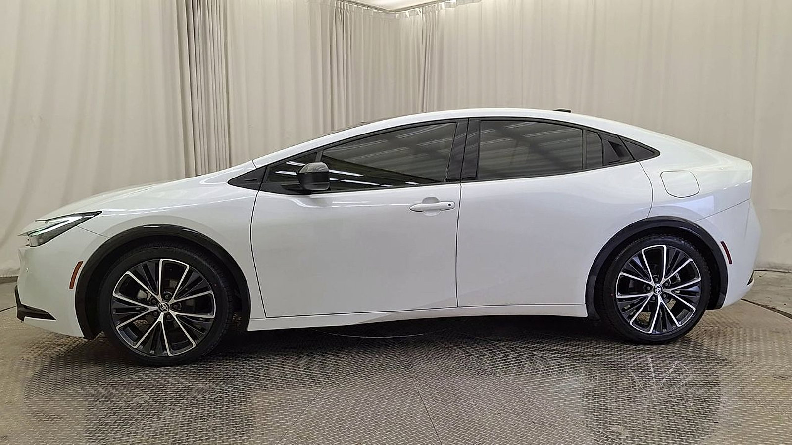 Used 2023 Toyota Prius XLE image 8