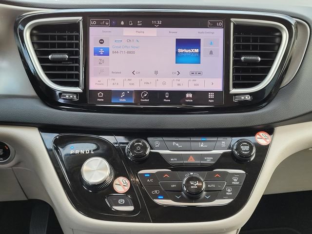 Used 2024 Chrysler Pacifica Touring-L image 14