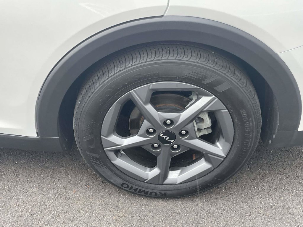 Used 2025 Kia K4 FWD image 9