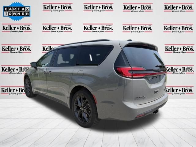 Used 2025 Chrysler Pacifica Limited w/ Uconnect Theater Family Group AWD/4WD image 5