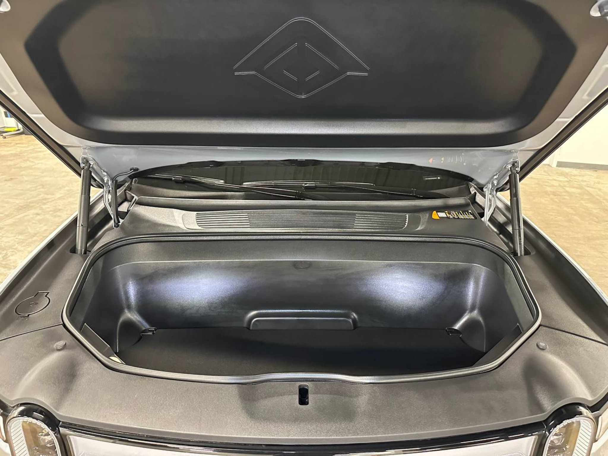 Used 2023 Rivian R1T Adventure Dual AWD/4WD image 4