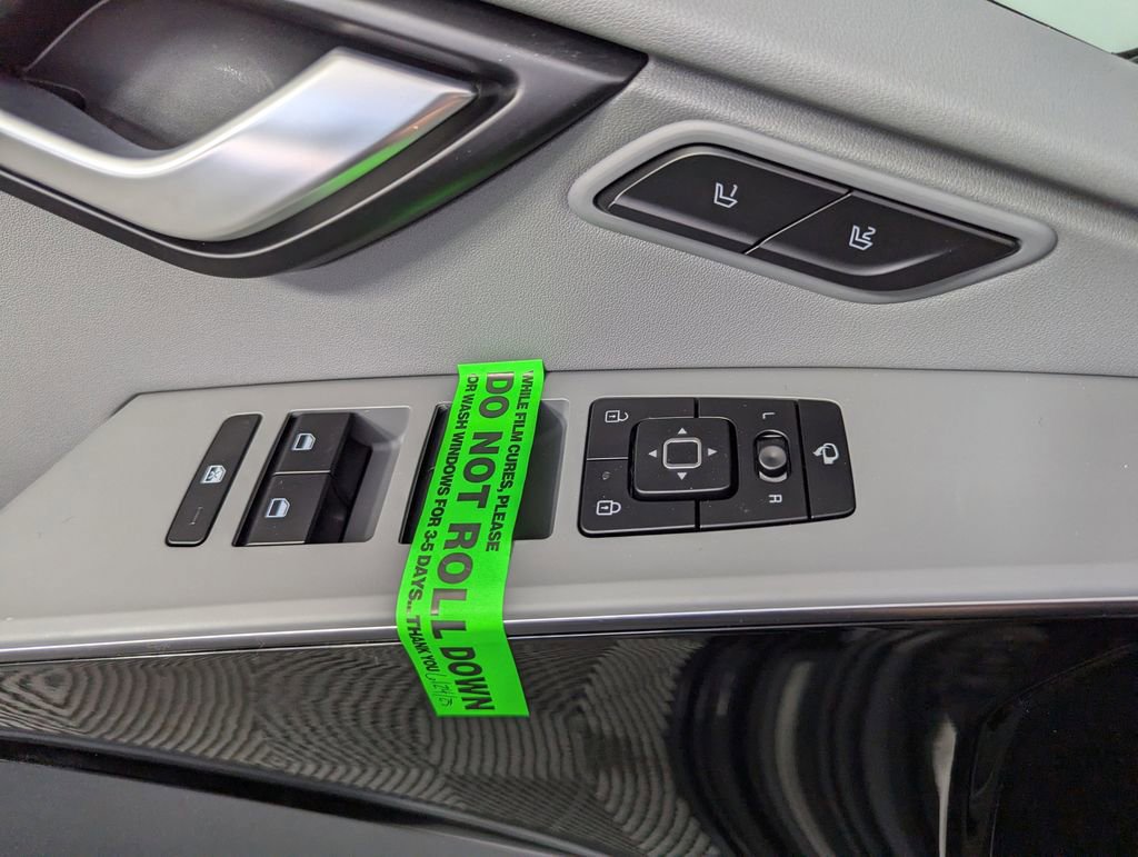 New 2025 Kia Niro SX image 18