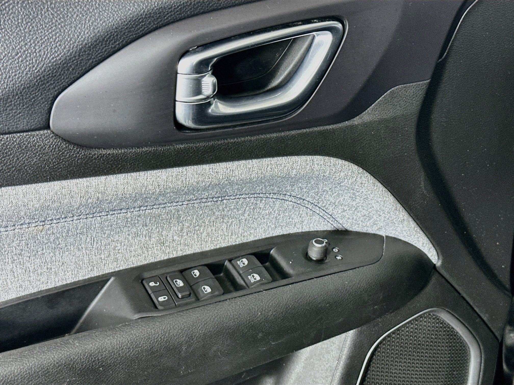 Used 2022 Jeep Compass Latitude FWD image 15