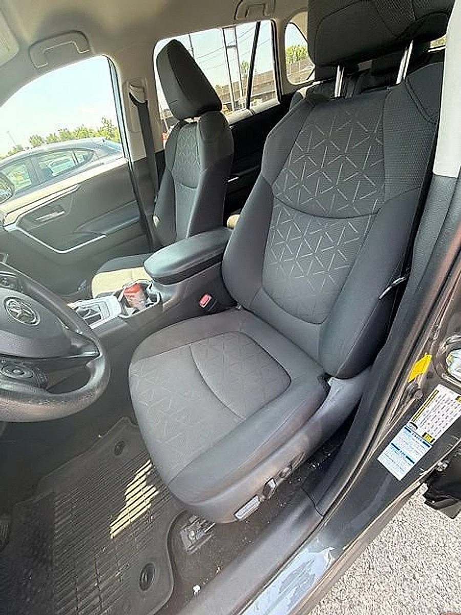 Used 2021 Toyota RAV4 XLE AWD/4WD image 10