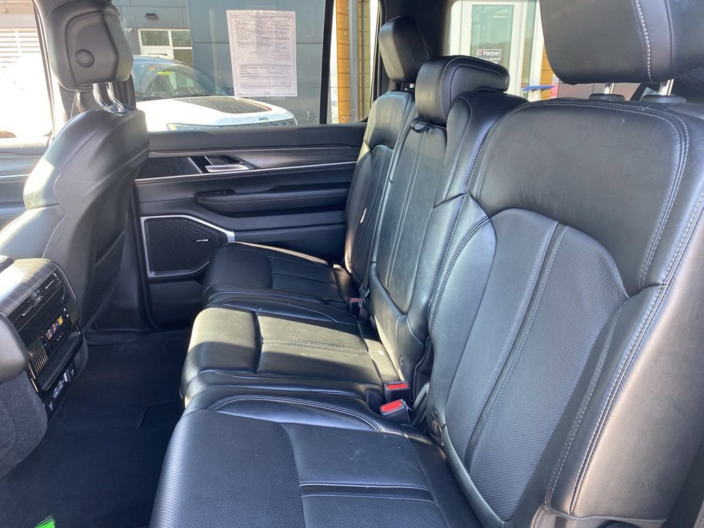 Used 2024 Jeep Wagoneer L Series II w/ Flexible Seating Group image 10