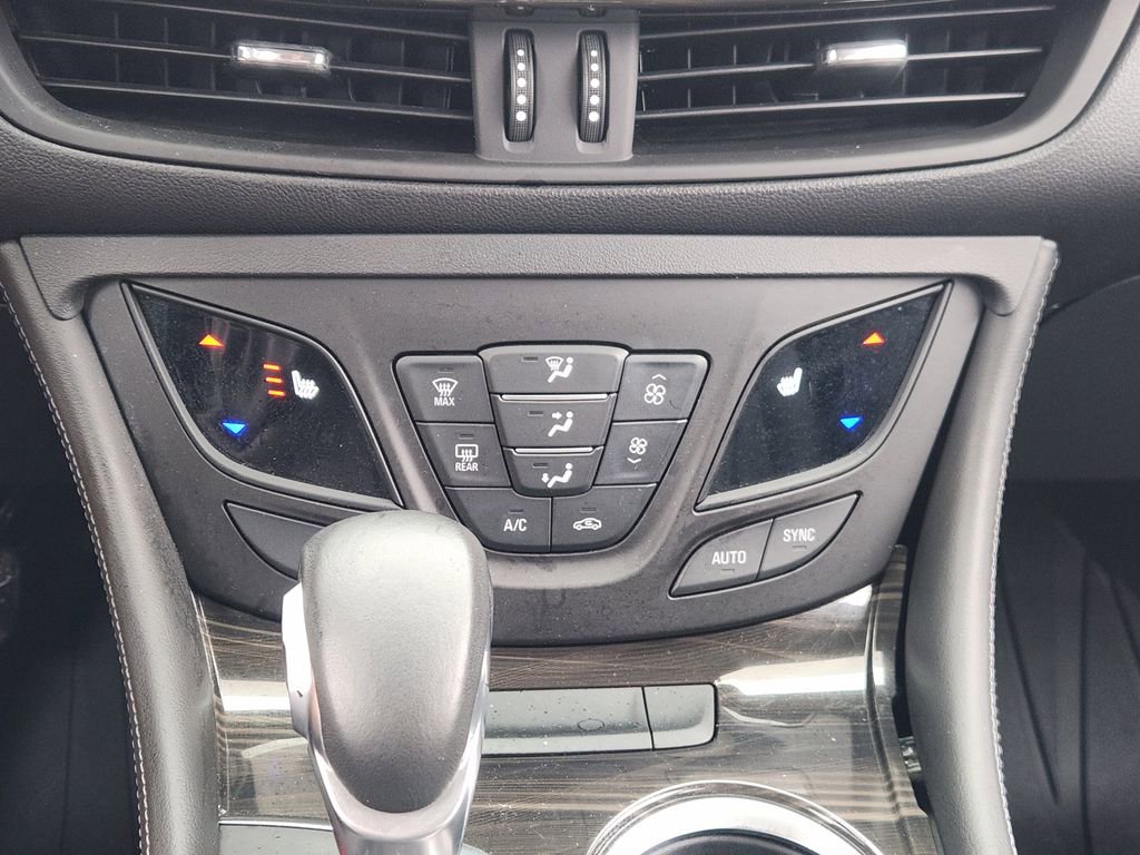 Used 2019 Buick Envision Essence FWD image 19
