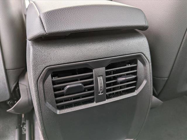 Used 2025 BMW 230i Coupe w/ M Sport Package image 17