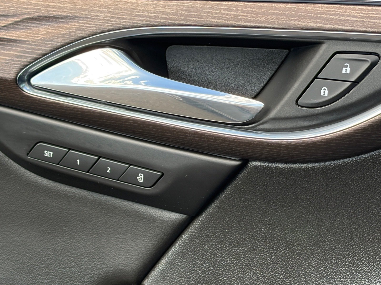 Used 2023 Buick Envision Avenir FWD image 18