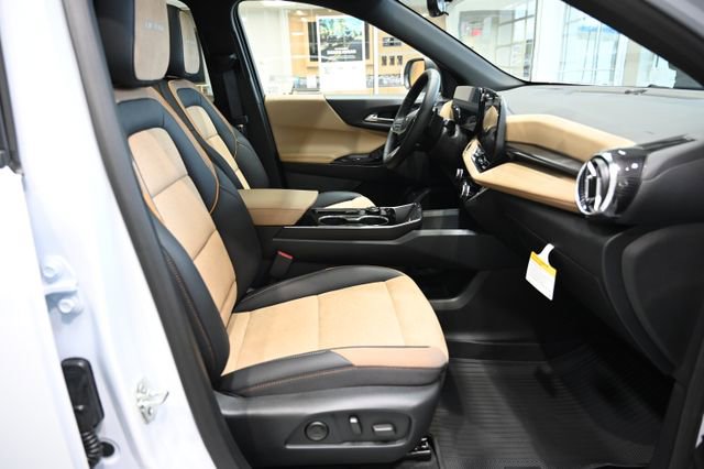 New 2026 Chevrolet Equinox ACTIV w/ Convenience Package III AWD/4WD image 10