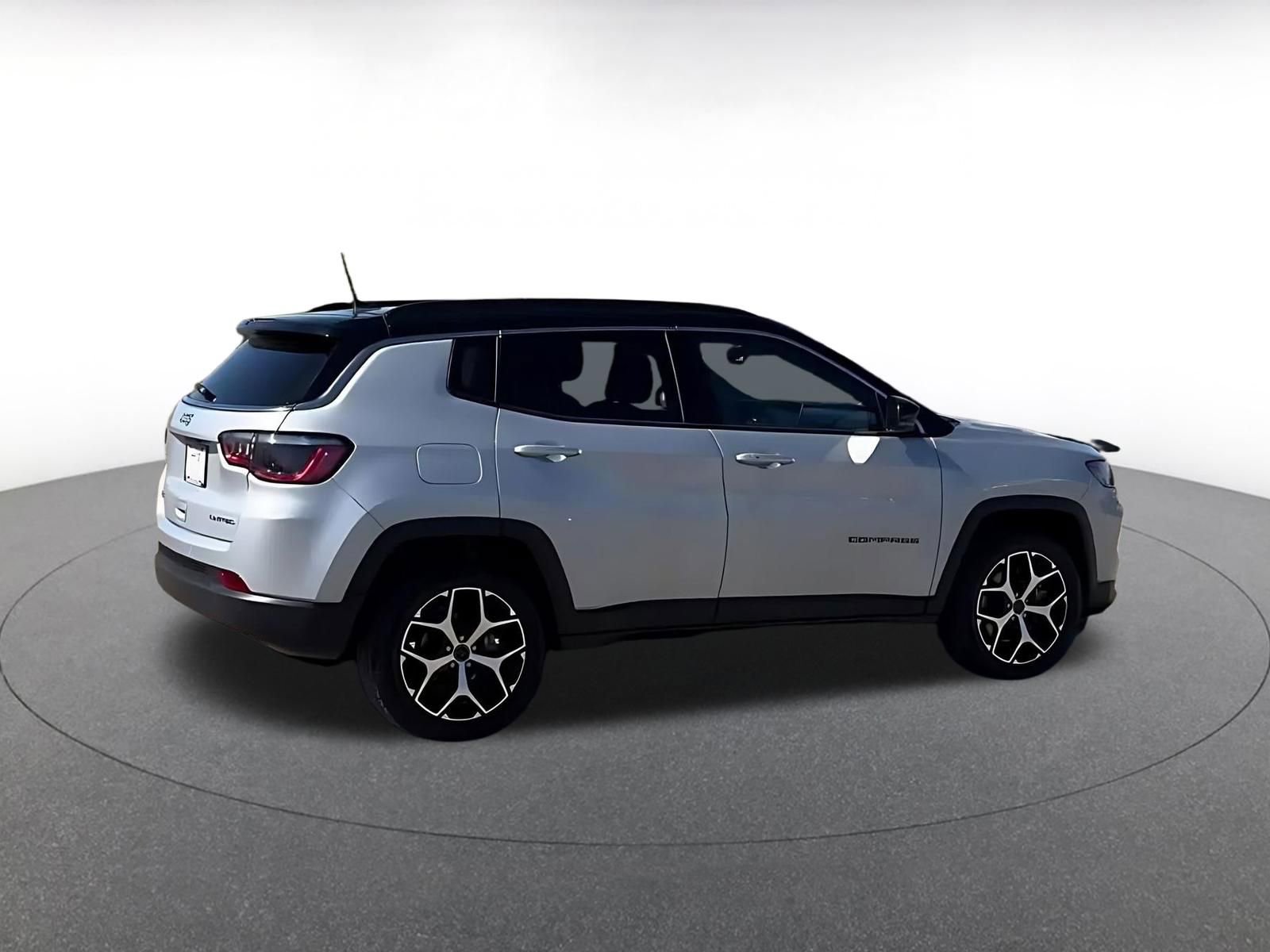 Used 2025 Jeep Compass Limited AWD/4WD image 15