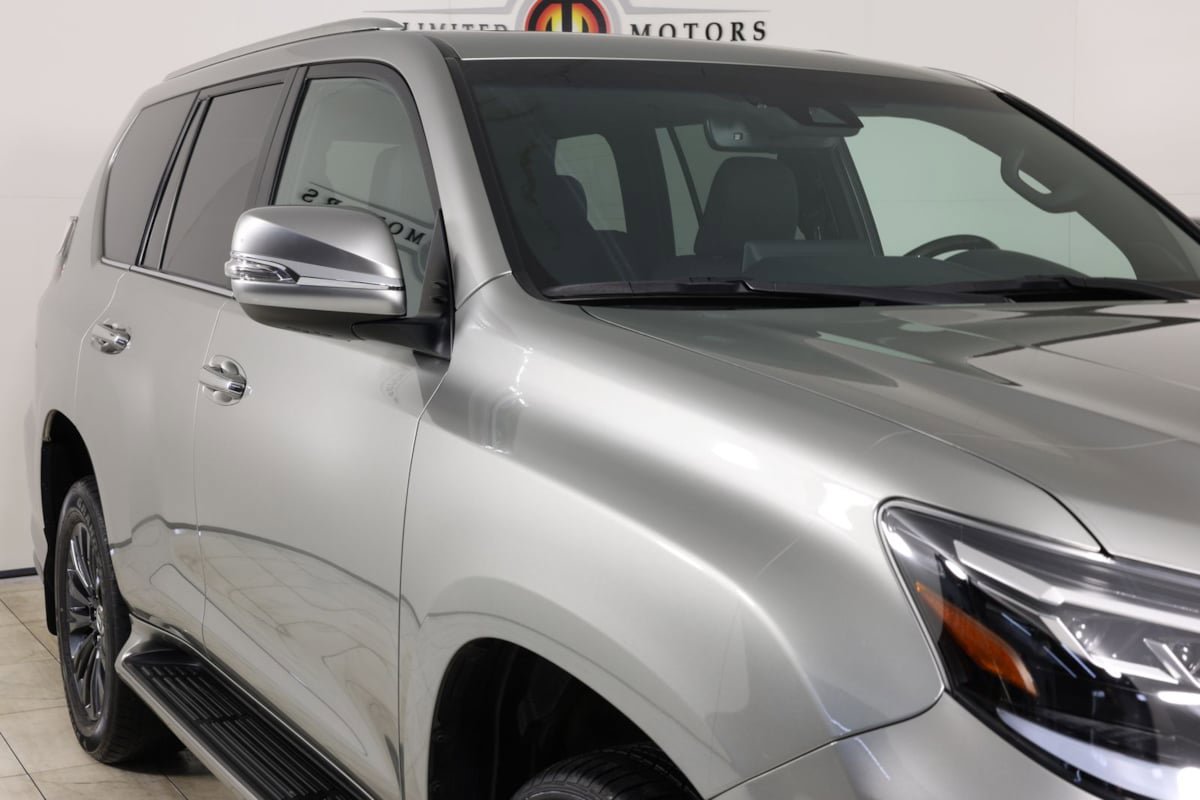 Used 2023 Lexus GX 460 Premium w/ Accessory Package AWD/4WD image 39