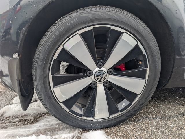 Used 2013 Volkswagen Beetle 2.0T FWD image 22