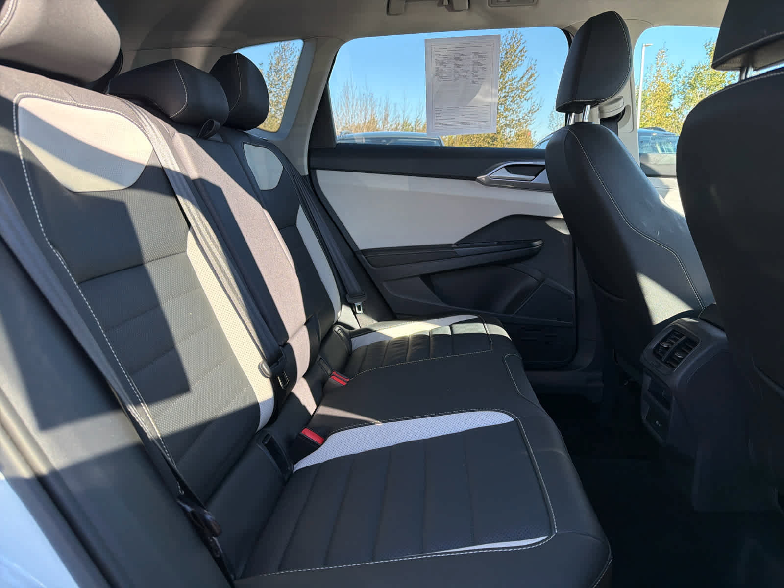 Certified 2025 Volkswagen Taos SEL image 40