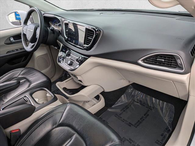 Used 2022 Chrysler Pacifica Touring-L image 23