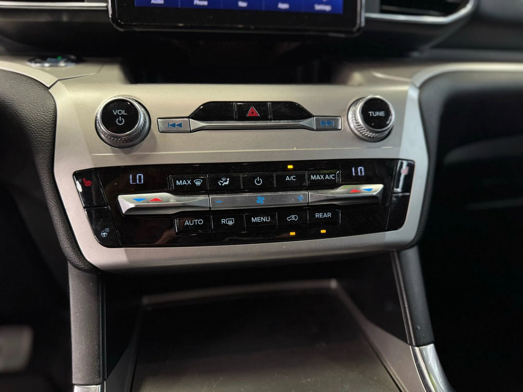 Used 2020 Ford Explorer XLT w/ Equipment Group 202A image 17