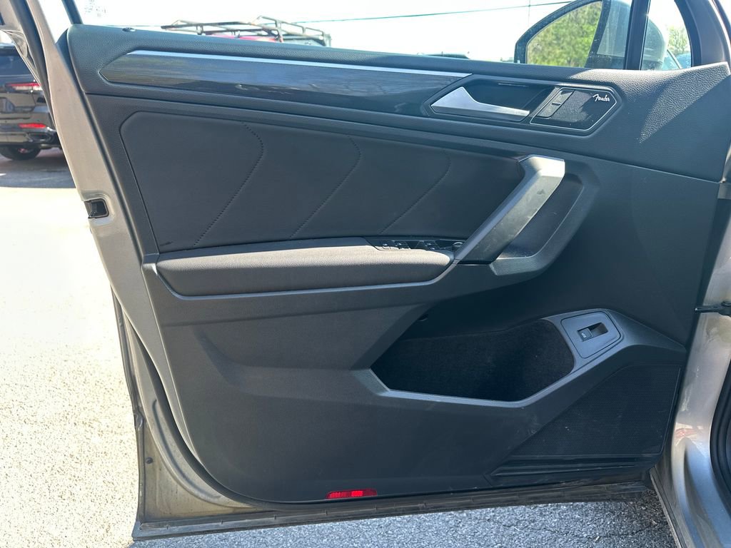 Used 2019 Volkswagen Tiguan SEL Premium AWD/4WD image 5