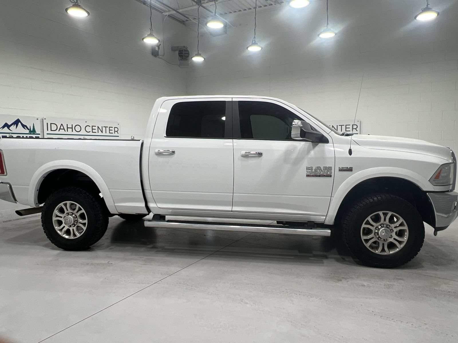 Used 2018 RAM 3500 Laramie AWD/4WD image 9