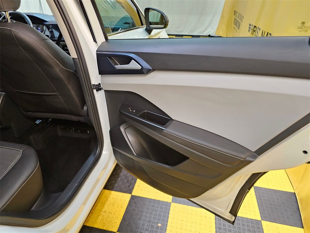 Used 2024 Volkswagen Taos SE image 16