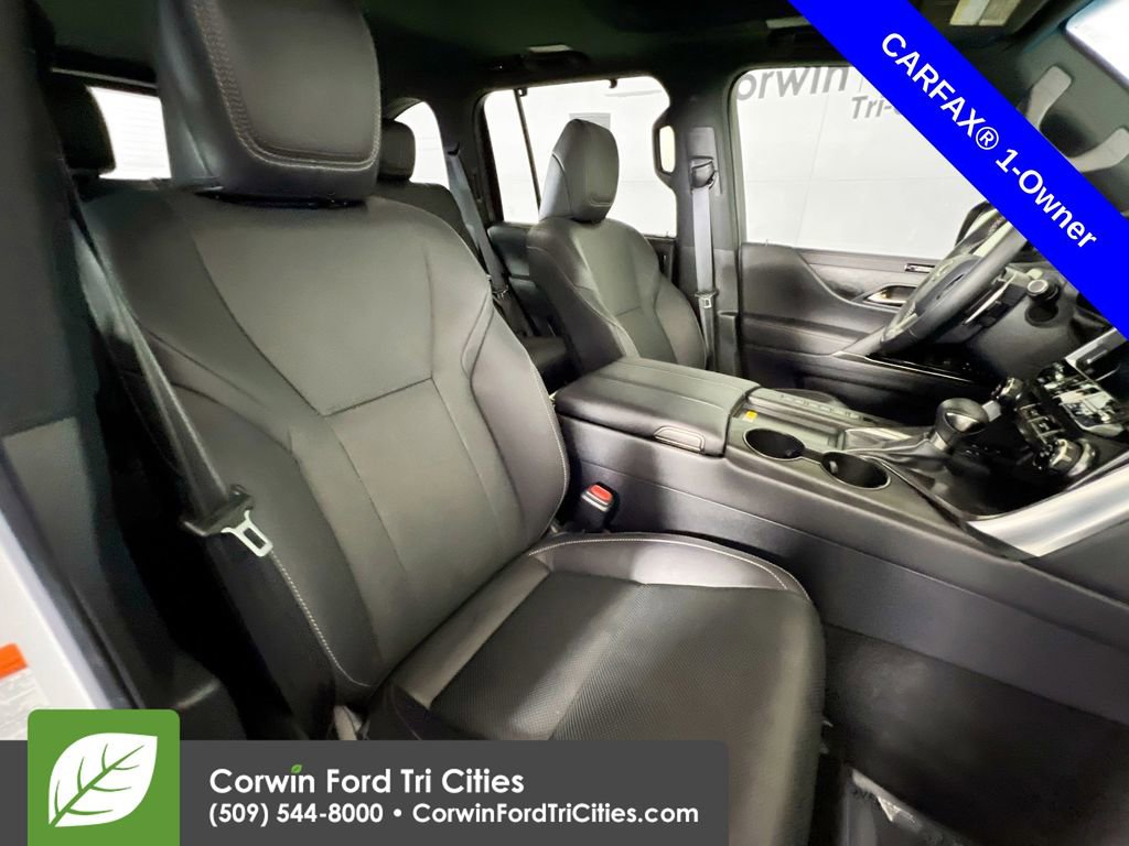 Used 2025 Lexus LX 600 4WD w/ Interior Upgrade Package image 17