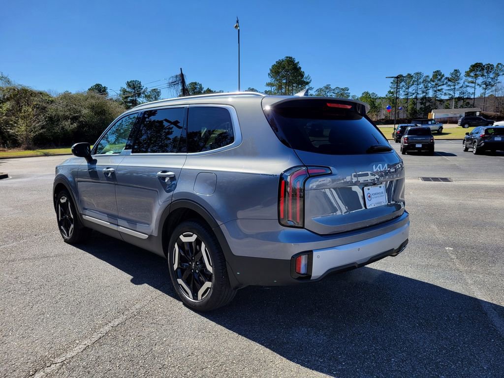 Used 2024 Kia Telluride EX w/ EX Captain's Chair Package image 3