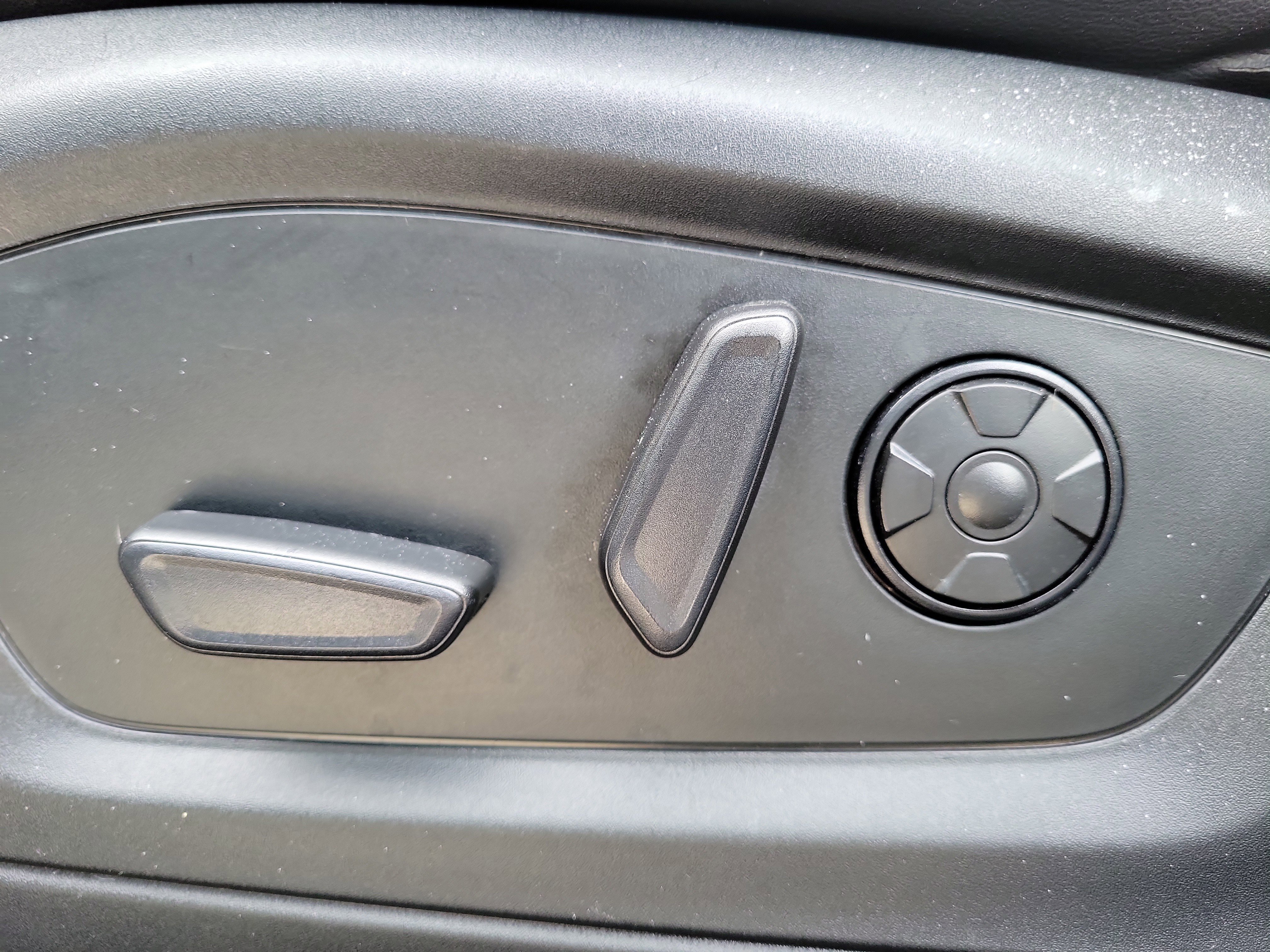 Used 2021 Ford Explorer Platinum w/ Equipment Group 601A image 23