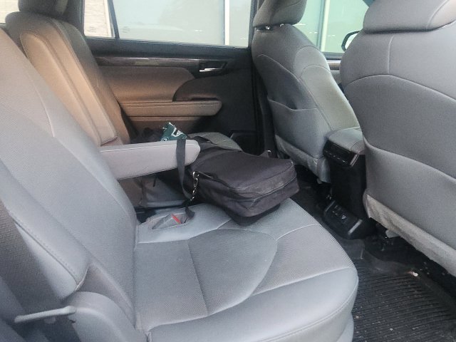 Used 2022 Toyota Highlander Limited AWD/4WD image 14