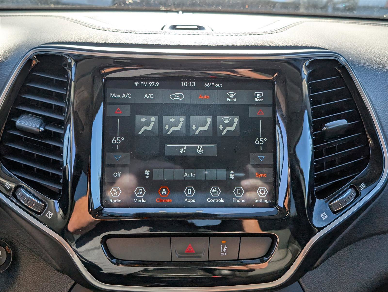 Used 2022 Jeep Cherokee Limited image 26