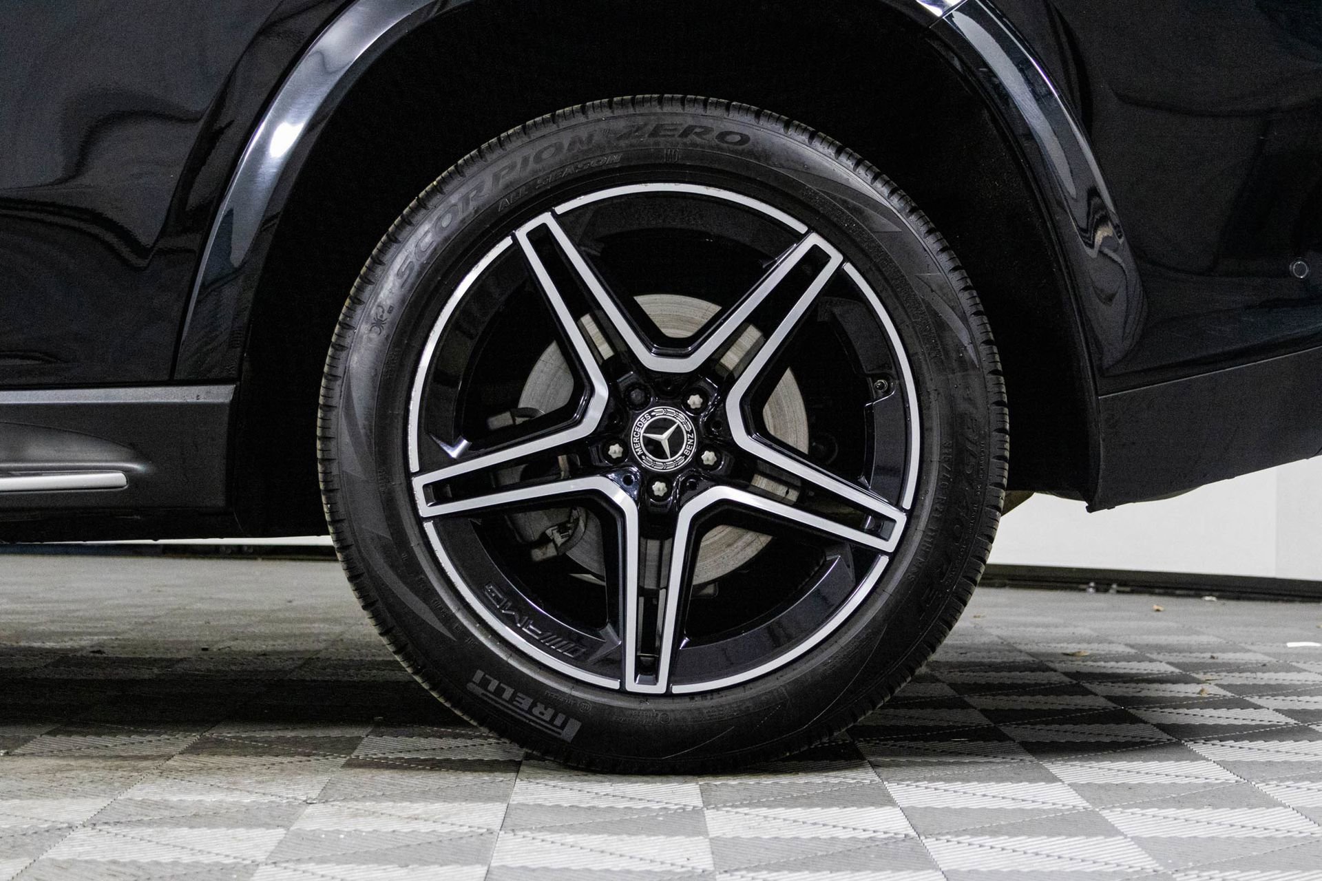 Used 2022 Mercedes-Benz GLS 450 4MATIC image 44