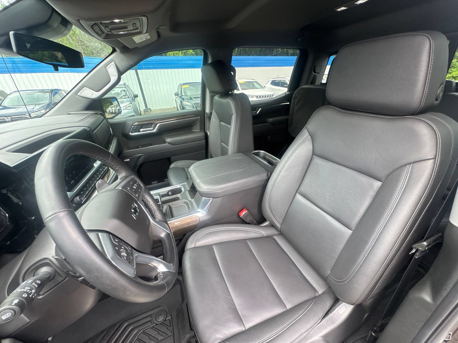 Used 2025 Chevrolet Silverado 1500 LT Trail Boss w/ LT Trail Boss Premium Package AWD/4WD image 17