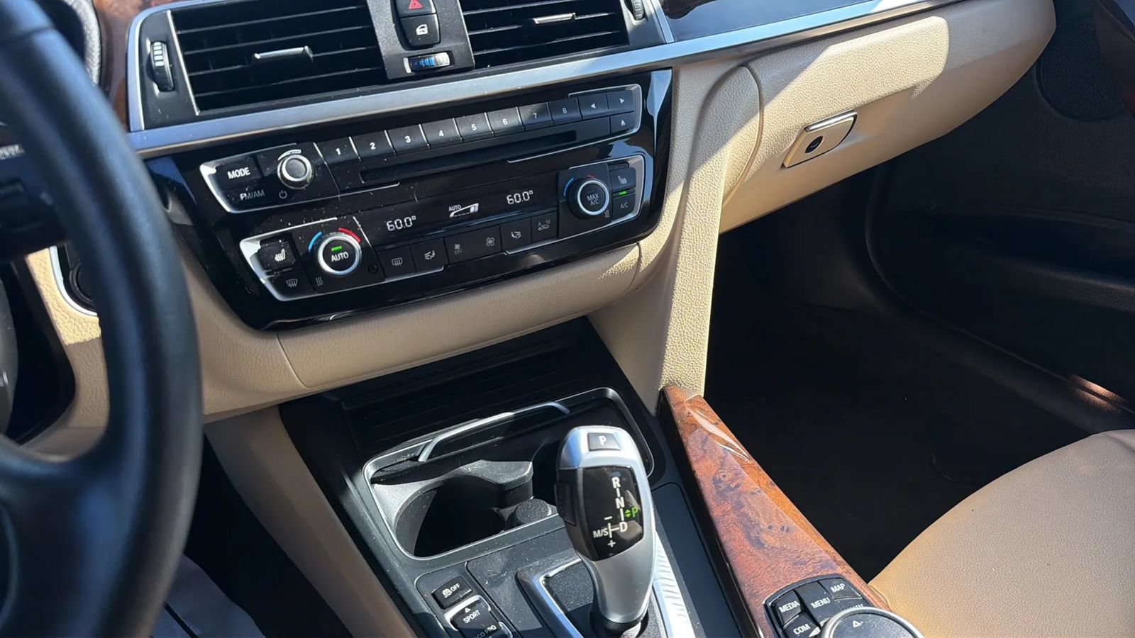 Used 2017 BMW 320i xDrive Sedan AWD/4WD image 12
