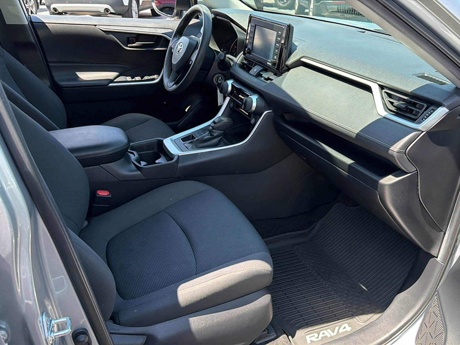 Used 2020 Toyota RAV4 LE AWD/4WD image 11