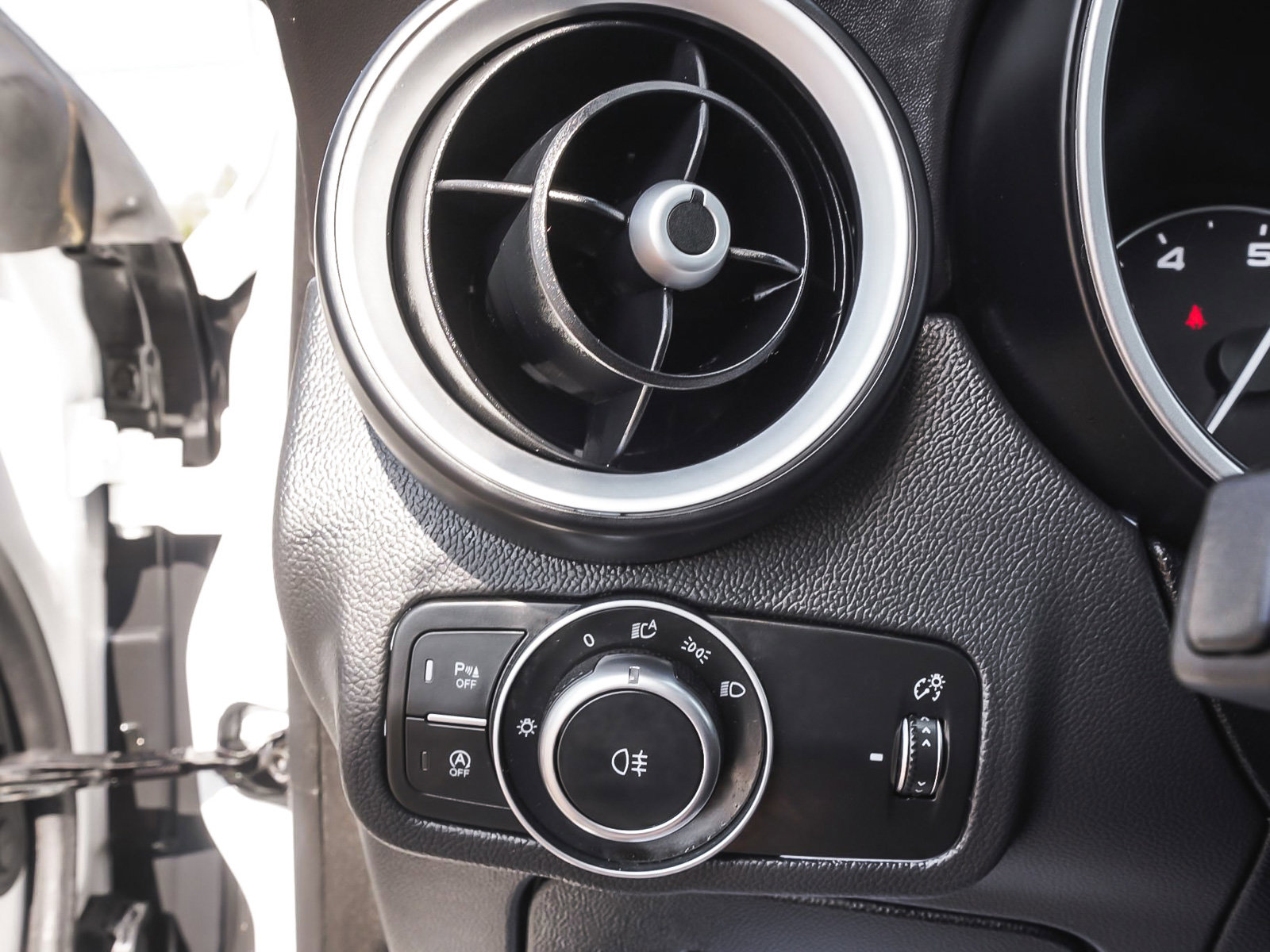 Used 2023 Alfa Romeo Stelvio Veloce image 16