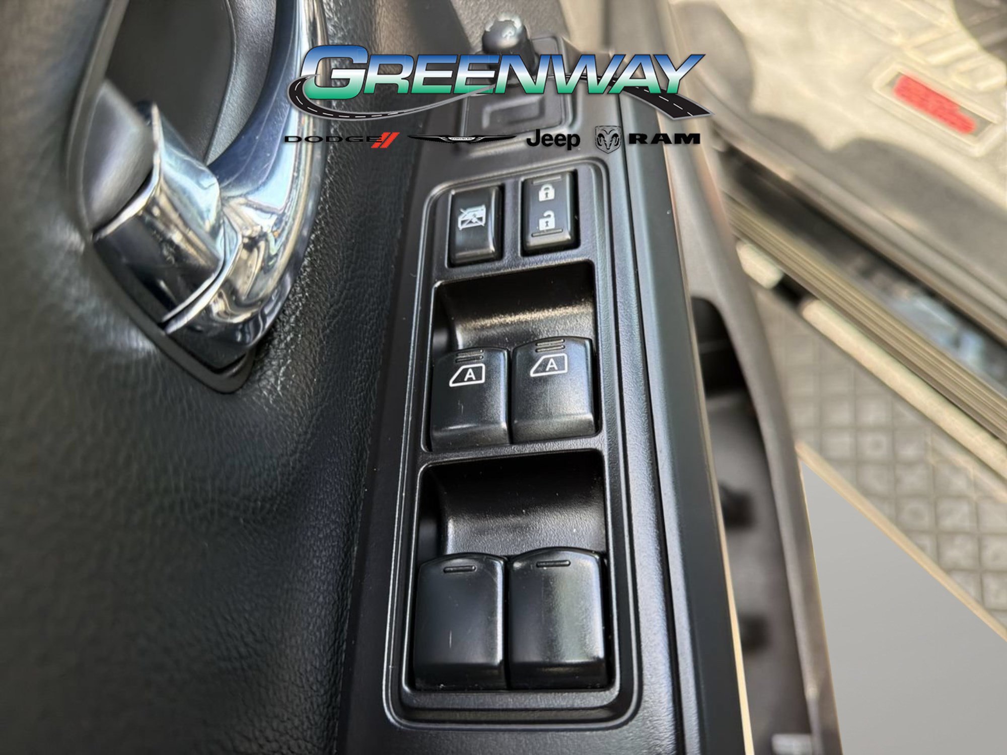 Used 2019 Nissan Titan SV w/ SV Convenience Package RWD image 17