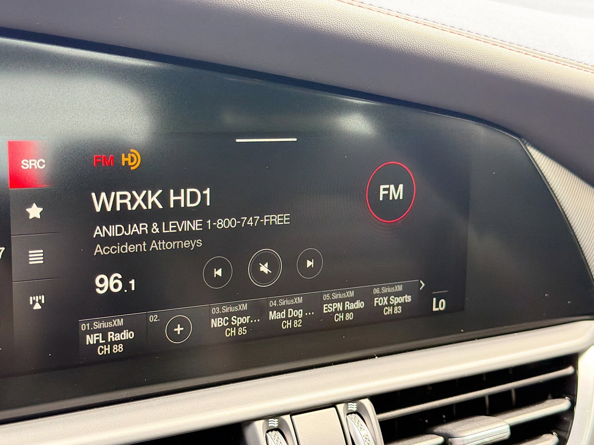 Used 2025 Alfa Romeo Giulia AWD w/ Driving Assist Package image 31