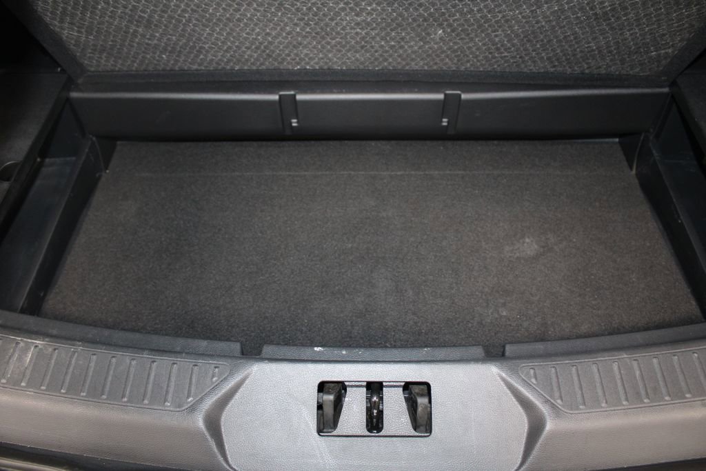 Used 2023 Ford Explorer XLT w/ Equipment Group 202A image 17