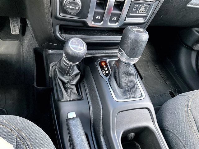 Used 2025 Jeep Wrangler Sport AWD/4WD image 29