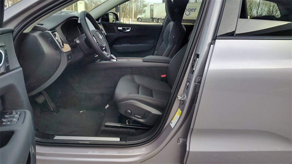 New 2026 Volvo XC60 B5 Core w/ Protection Package Premier image 7