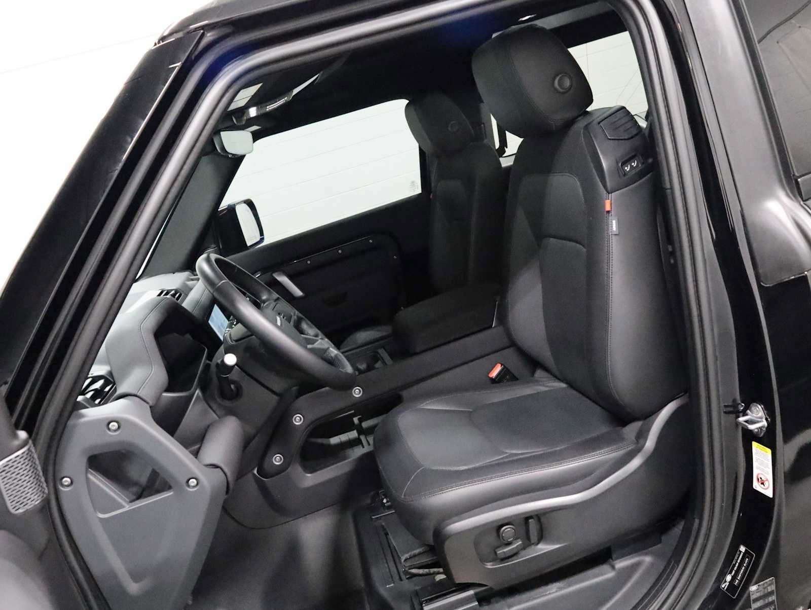Used 2023 Land Rover Defender 90 X-Dynamic SE AWD/4WD image 5