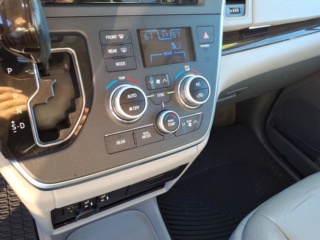 Used 2015 Toyota Sienna XLE w/ XLE Navigation Package FWD image 33