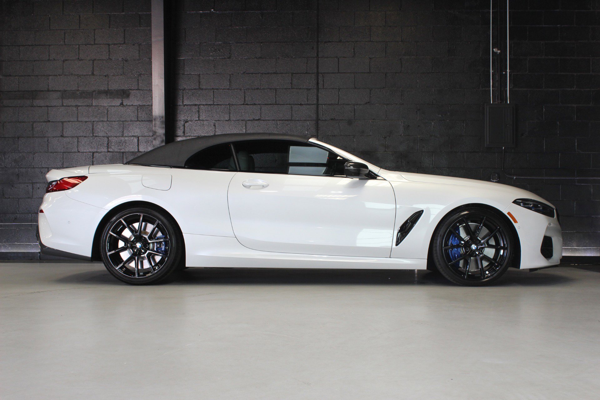 Used 2022 BMW M850i xDrive Convertible w/ M Carbon Exterior Package AWD/4WD image 24