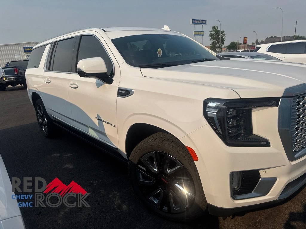 Used 2021 GMC Yukon XL Denali w/ Denali Ultimate Package AWD/4WD image 8